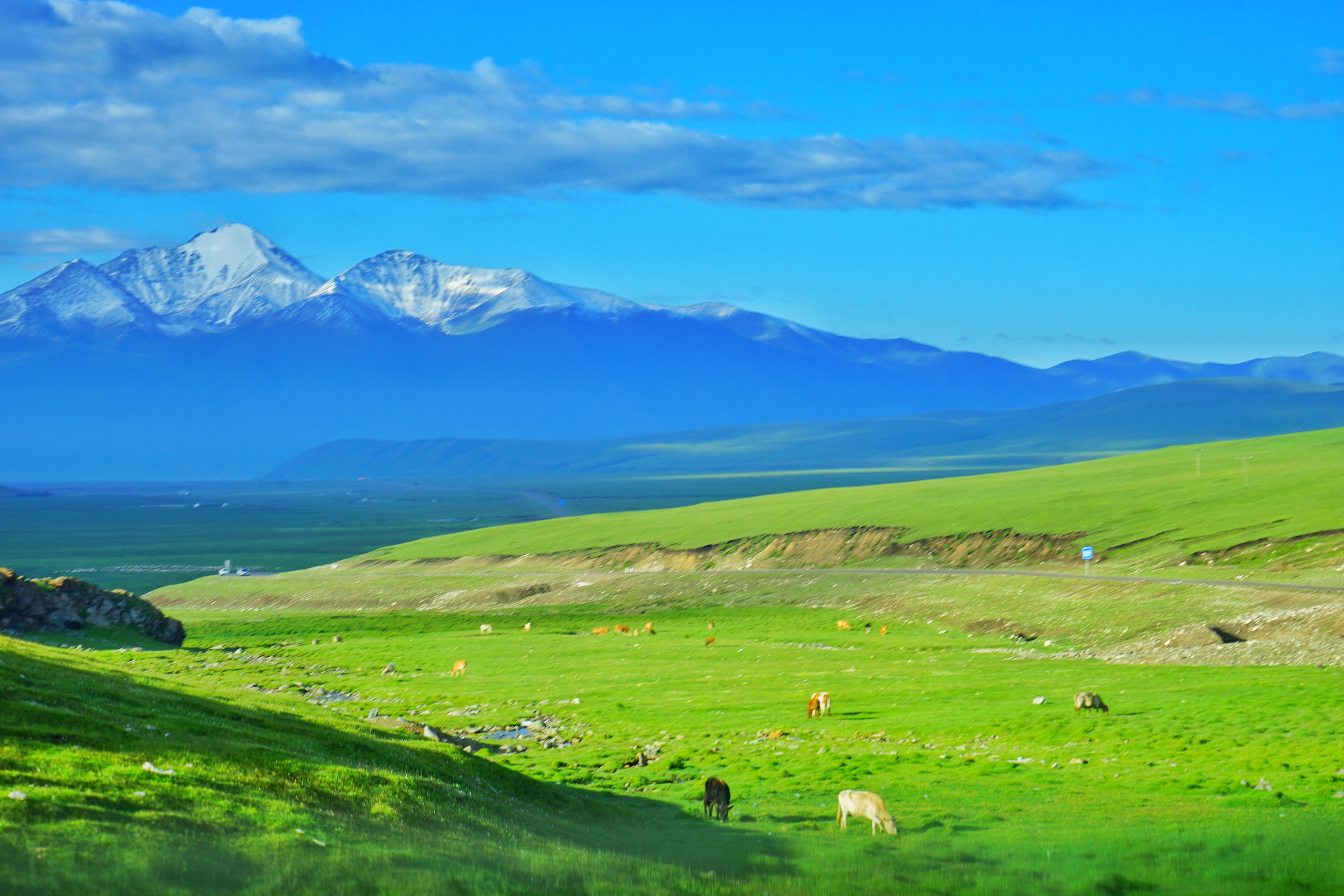 穿越天山之巔 獨(dú)庫(kù)公路，比318川藏線更震撼的景觀大道